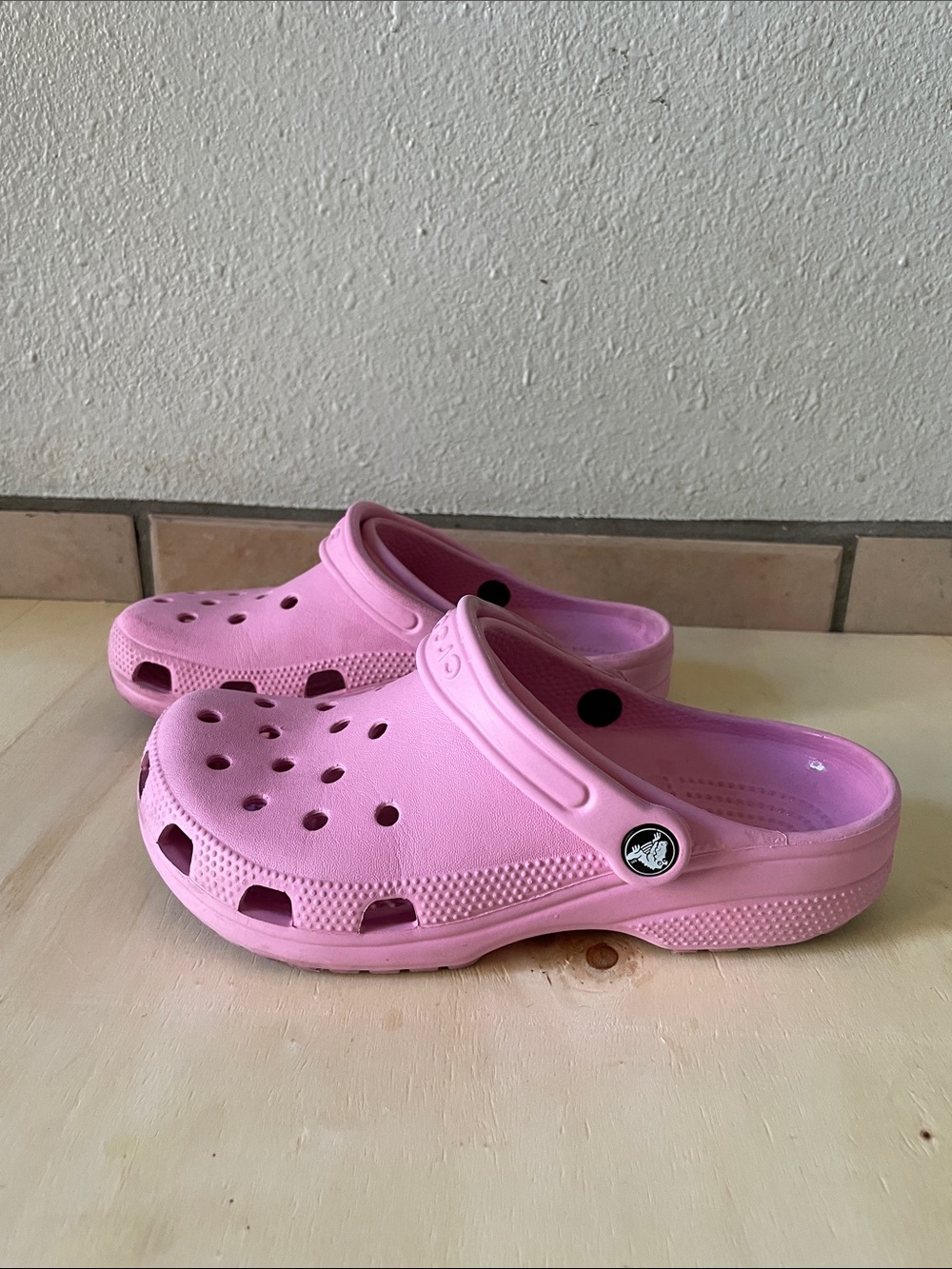 CROCS Pink Classic Clog Wmns 7/Mens 5
